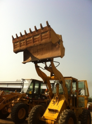 รถตัก ล้อยางเอวอ่อน 515  โทร.089-551-2032