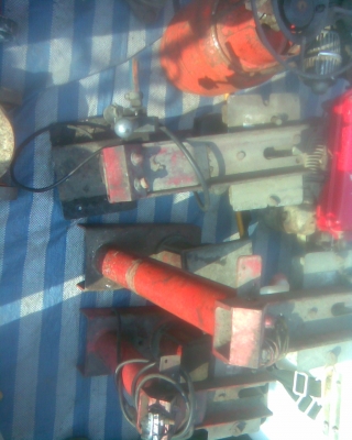 เครื่องปะยางสภาพพร้อมใช้ครับ มี 3  ตัวครับราคานี้นี้คุ้มมากครับใช้ยาวครับรุ่นนี้ไม่ต้องเบิกใหม่