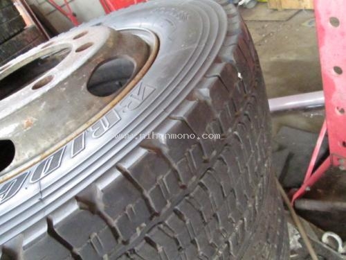 ยางเรเดียล245/70R19.5พร้อมกระทะล้อระหัส14001636รุ่นน็อตล้อ 8 รู