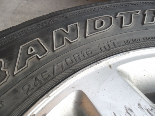 ล้อแม็ก 16นิ้ว6รู อีซูซุ พร้อมยาง สวยๆ 4 ล้อ ราคา 4800 บาท ล้อแม็ก 16นิ้ว6รู อีซูซุ พร้อมยาง สวยๆ 4 ล้อ ราคา 4800 บาท