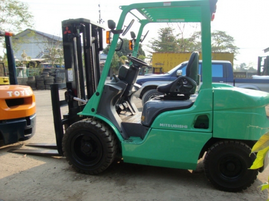 +++ ขายโฟล์คลิฟท์  MITSUBISHI  FD30 (รุ่นใหม่ล่าสุด)  เครื่องยนต์ดีเซล  เกียร์ออโตเมติค  งา 1,070  มม.  เสา 3 เมตร  ยางตัน 4 ล้อ   *** รถสภาพดี พร้อมใช้  รุ่นใหม่ล่าสุด  ราคาพิเศษ  รายละเอียดคุยได้ครับ ***
