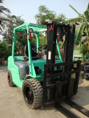 +++ ขายโฟล์คลิฟท์  MITSUBISHI  FD30 (รุ่นใหม่ล่าสุด)  เครื่องยนต์ดีเซล  เกียร์ออโตเมติค  งา 1,070  มม.  เสา 3 เมตร  ยางตัน 4 ล้อ   *** รถสภาพดี พร้อมใช้  รุ่นใหม่ล่าสุด  ราคาพิเศษ  รายละเอียดคุยได้ครับ ***