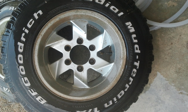 วันนี้ตัดโฟวิล..ก้านบิด 15X8.5 ET-34 6/139 ยางAll 235-75-15 ปี08ได้อีก 3-4มิล วันนี้ตัดโฟวิล..ก้านบิด 15X8.5 ET-34 6/139 ยางAll 235-75-15 ปี08ได้อีก 3-4มิล