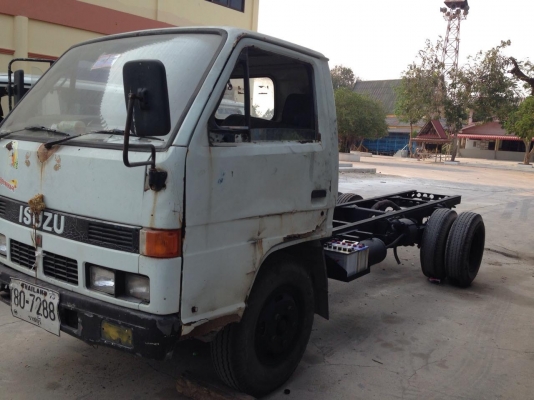 ***ขายแล้วครับขอบคุณ Truck2hand ขายหัวคัสซี 6ล้อ ISUZU NKR ตัวแรก(ยังไม่ขึ้นโค้ด) เครื่อง4BC2 ฝาดำ 100แรง เกียร์ยาว เครื่องดีแน่นแรง คัสซีดีเก็บสีเก็บงานแล้ว ยาว4.30ม.หัวเก๋งเดิมๆบางๆพอใช้ต้องเก็บ ภายในดีคอนโซลดี ยางดี6เส้น สีสันพอใช้ เก็บหัวอีกนิดหน่อยสว