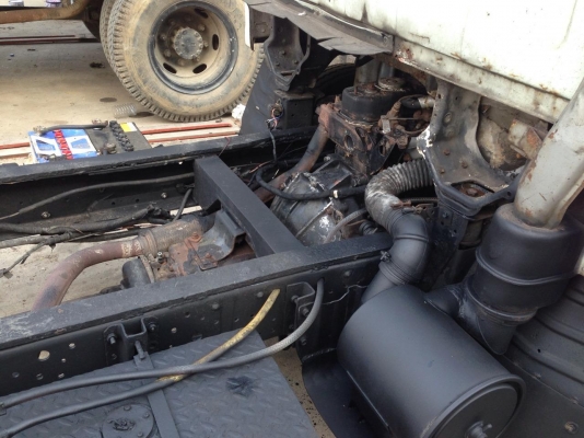 ***ขายแล้วครับขอบคุณ Truck2hand ขายหัวคัสซี 6ล้อ ISUZU NKR ตัวแรก(ยังไม่ขึ้นโค้ด) เครื่อง4BC2 ฝาดำ 100แรง เกียร์ยาว เครื่องดีแน่นแรง คัสซีดีเก็บสีเก็บงานแล้ว ยาว4.30ม.หัวเก๋งเดิมๆบางๆพอใช้ต้องเก็บ ภายในดีคอนโซลดี ยางดี6เส้น สีสันพอใช้ เก็บหัวอีกนิดหน่อยสว