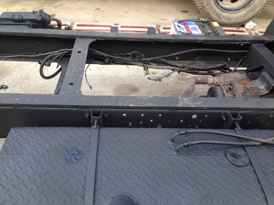 ***ขายแล้วครับขอบคุณ Truck2hand ขายหัวคัสซี 6ล้อ ISUZU NKR ตัวแรก(ยังไม่ขึ้นโค้ด) เครื่อง4BC2 ฝาดำ 100แรง เกียร์ยาว เครื่องดีแน่นแรง คัสซีดีเก็บสีเก็บงานแล้ว ยาว4.30ม.หัวเก๋งเดิมๆบางๆพอใช้ต้องเก็บ ภายในดีคอนโซลดี ยางดี6เส้น สีสันพอใช้ เก็บหัวอีกนิดหน่อยสว