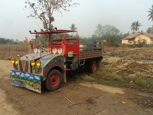 ขายรถอีแต๋นดั้มต่อใหม่ เครื่องอีสุสุ75HP  เปลียนถ่ายน้ำมันเครื่อง เกียร์เฟืองท้ายแล้ว  ตอนนี้ก็ใช้อยู่เป็นอะไรก็เช็คให้เลยครับ