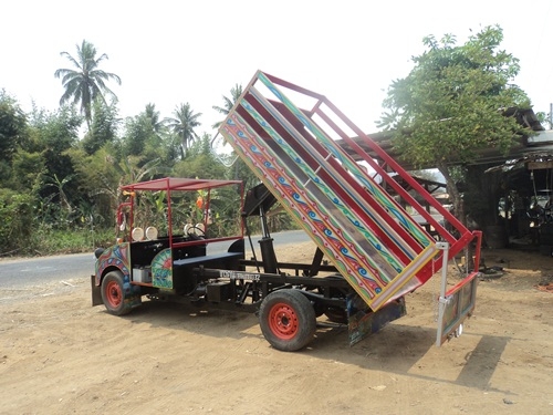 ขายรถอีแต๋นดั้มต่อใหม่ เครื่องอีสุสุ75HP  เปลียนถ่ายน้ำมันเครื่อง เกียร์เฟืองท้ายแล้ว  ตอนนี้ก็ใช้อยู่เป็นอะไรก็เช็คให้เลยครับ