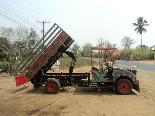 ขายรถอีแต๋นดั้มต่อใหม่ เครื่องอีสุสุ75HP  เปลียนถ่ายน้ำมันเครื่อง เกียร์เฟืองท้ายแล้ว  ตอนนี้ก็ใช้อยู่เป็นอะไรก็เช็คให้เลยครับ