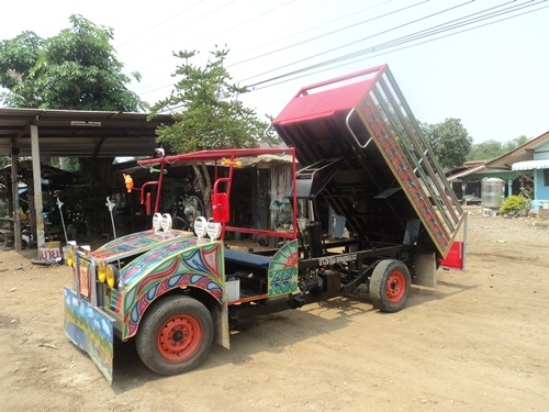 ขายรถอีแต๋นดั้มต่อใหม่ เครื่องอีสุสุ75HP  เปลียนถ่ายน้ำมันเครื่อง เกียร์เฟืองท้ายแล้ว  ตอนนี้ก็ใช้อยู่เป็นอะไรก็เช็คให้เลยครับ