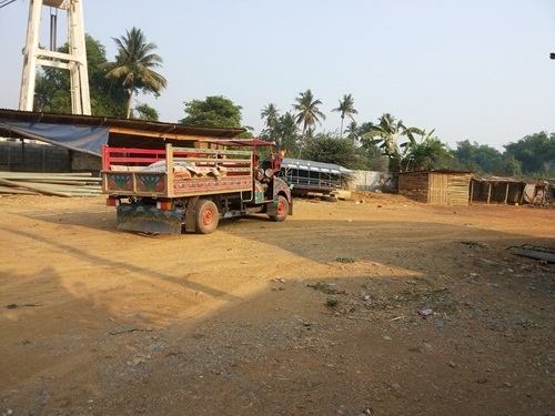 ขายรถอีแต๋นดั้มต่อใหม่ เครื่องอีสุสุ75HP  เปลียนถ่ายน้ำมันเครื่อง เกียร์เฟืองท้ายแล้ว  ตอนนี้ก็ใช้อยู่เป็นอะไรก็เช็คให้เลยครับ