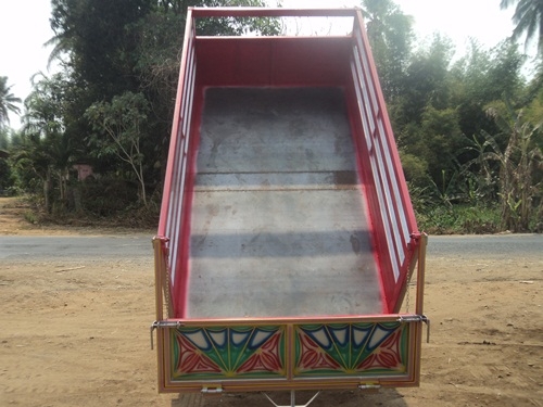 ขายรถอีแต๋นดั้มต่อใหม่ เครื่องอีสุสุ75HP  เปลียนถ่ายน้ำมันเครื่อง เกียร์เฟืองท้ายแล้ว  ตอนนี้ก็ใช้อยู่เป็นอะไรก็เช็คให้เลยครับ