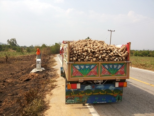 ขายรถอีแต๋นดั้มต่อใหม่ เครื่องอีสุสุ75HP  เปลียนถ่ายน้ำมันเครื่อง เกียร์เฟืองท้ายแล้ว  ตอนนี้ก็ใช้อยู่เป็นอะไรก็เช็คให้เลยครับ