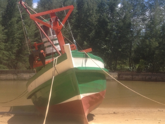 ขายเรือประมง ยาว 14 ม. กว้าง 3.85 ม. เครื่องยนต์ HINO รุ่น EH700 *168แรงม้า สภาพพร้อมใช้งาน(มี GPS , Sounder และ วิทยุมดดำ มีแท่นวางเครื่องปั๋นไฟ) ขายเรือประมง ยาว 14 ม. กว้าง 3.85 ม. เครื่องยนต์ HINO รุ่น EH700 *168แรงม้า สภาพพร้อมใช้งาน(มี GPS , Sounder และ วิทยุมดดำ มีแท่นวางเครื่องปั๋นไฟ)