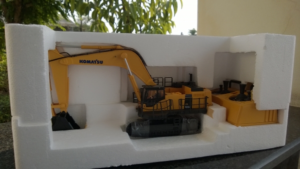 ขายแม็คโครบังคับวิทยุ Kyosho Komatsu PC1250-8 ขายแม็คโครบังคับวิทยุ Kyosho Komatsu PC1250-8