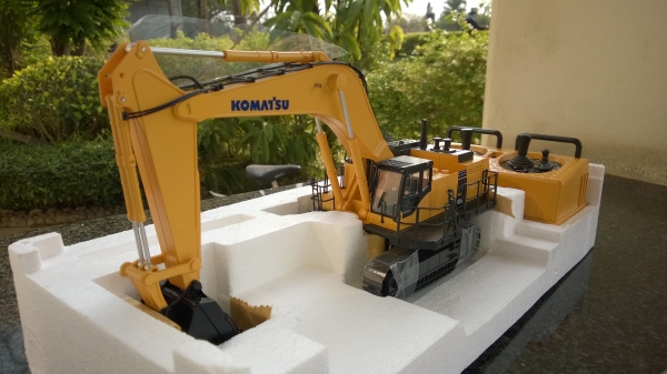 ขายแม็คโครบังคับวิทยุ Kyosho Komatsu PC1250-8 ขายแม็คโครบังคับวิทยุ Kyosho Komatsu PC1250-8