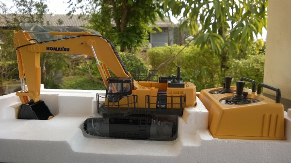 ขายแม็คโครบังคับวิทยุ Kyosho Komatsu PC1250-8 ขายแม็คโครบังคับวิทยุ Kyosho Komatsu PC1250-8