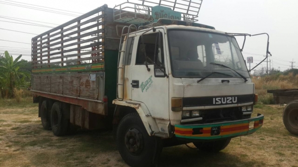 ขายด่วนสิบล้อ lockky 175 แรง  สนใจ 0811838154