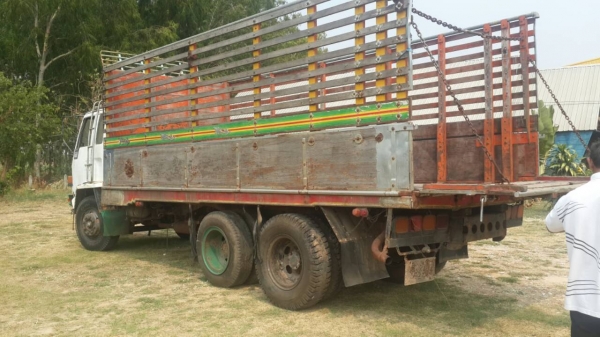 ขายด่วนสิบล้อ lockky 175 แรง  สนใจ 0811838154