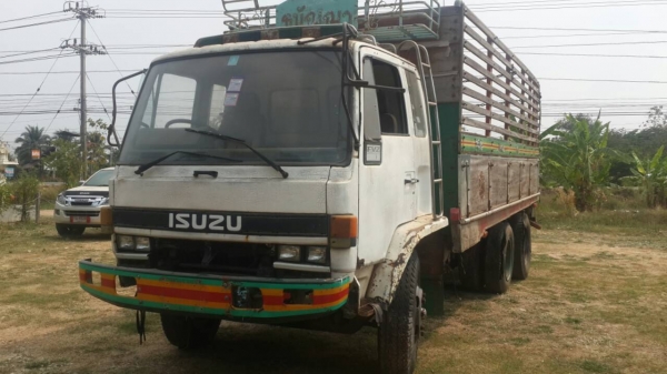 ขายด่วนสิบล้อ lockky 175 แรง  สนใจ 0811838154