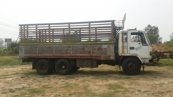 ขายด่วนสิบล้อ lockky 175 แรง  สนใจ 0811838154