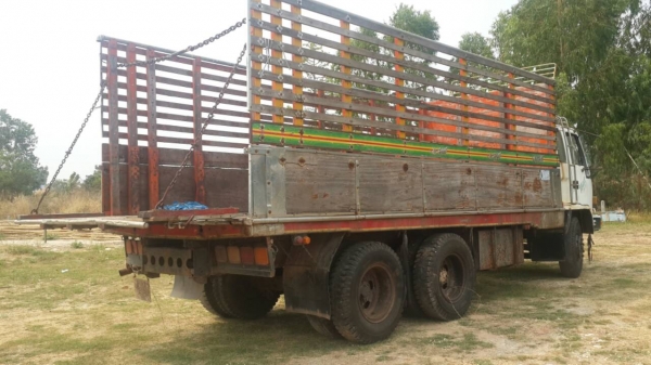 ขายด่วนสิบล้อ lockky 175 แรง  สนใจ 0811838154