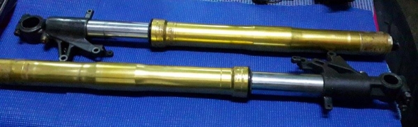 ขายโช๊คหน้ารุ่น 929-954 ไม่มีแผงคอ ไม่มีแฮนด์ สภาพสวย