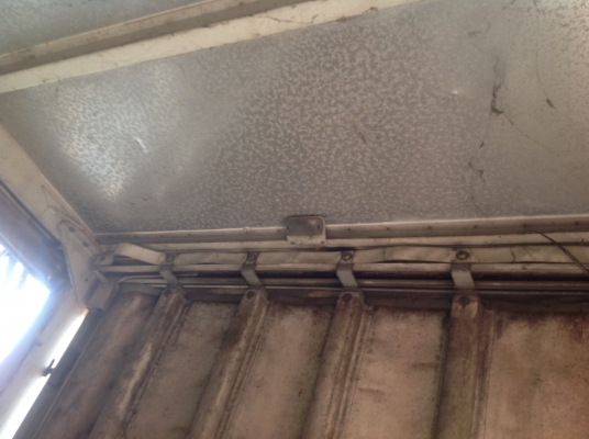 ร้านค้าเคลื่อนที่เปิดได้ทุกด้านครับเป็นม่านรูด ญี่ปุ่นแท้ๆ