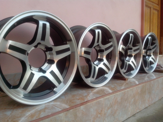 ขายแม็ก17 6รู139 สวยๆทำสีมาอย่างเดียวet20กว้าง7.5 ขาย 6500