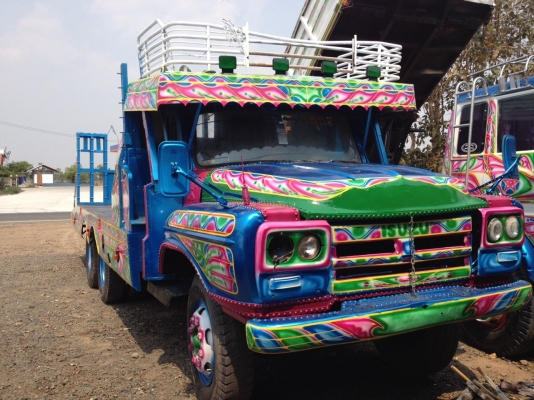 10ล้อเทเลอร์หน้ายาว 165้hp กำลัง ตกแต่งครับ