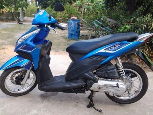 ขาย honda click i รถสวย ทะเบียนพร้อมโอน รับเทรินทุกรุ่นครับ ราคา 8700 บาท ครับ