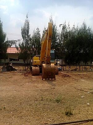 ขาย เเบ็คโฮ โคมัสสุ 200 รุ่น 8 ทำงาน  6000  ชั่วโมง เอกสารเล่มทะเบียน ราคา 2,400,000  โทร 087-9666599 คุณหนาม