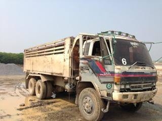 ขาย ร๊อคกี้ 240 หัวขาว ดั๊มพ์ ตามสภาพ ราคา 950,000 บาท โทร 087-9666599 คุณหนาม