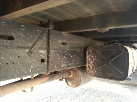 รถฮีโน่ 6 ล้อ รั้ว  ( ไม่ดั้ม )  130 แรงม้า. ปี  47   สนใจติดต่อ 081 - 6079515