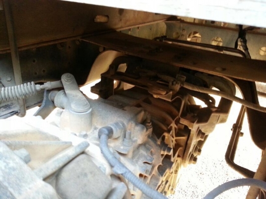 รถฮีโน่ 6 ล้อ รั้ว  ( ไม่ดั้ม )  130 แรงม้า. ปี  47   สนใจติดต่อ 081 - 6079515