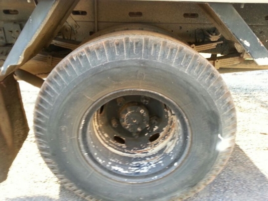 รถฮีโน่ 6 ล้อ รั้ว  ( ไม่ดั้ม )  130 แรงม้า. ปี  47   สนใจติดต่อ 081 - 6079515