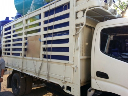 รถฮีโน่ 6 ล้อ รั้ว  ( ไม่ดั้ม )  130 แรงม้า. ปี  47   สนใจติดต่อ 081 - 6079515