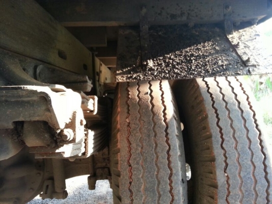 รถฮีโน่ 6 ล้อ รั้ว  ( ไม่ดั้ม )  130 แรงม้า. ปี  47   สนใจติดต่อ 081 - 6079515