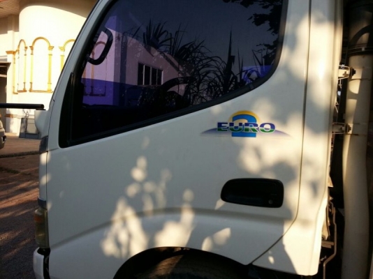 รถฮีโน่ 6 ล้อ รั้ว  ( ไม่ดั้ม )  130 แรงม้า. ปี  47   สนใจติดต่อ 081 - 6079515