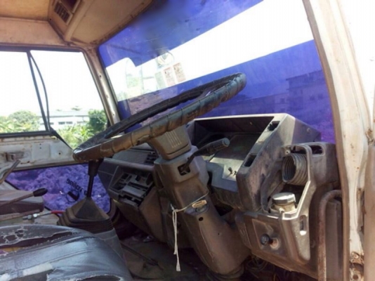 รถฮีโน่ 6 ล้อ รั้ว  ( ไม่ดั้ม )  130 แรงม้า. ปี  47   สนใจติดต่อ 081 - 6079515