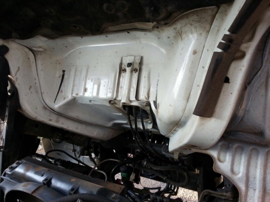 รถฮีโน่ 6 ล้อ รั้ว  ( ไม่ดั้ม )  130 แรงม้า. ปี  47   สนใจติดต่อ 081 - 6079515