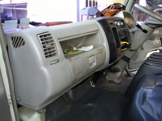 รถฮีโน่ 6 ล้อ รั้ว  ( ไม่ดั้ม )  130 แรงม้า. ปี  47   สนใจติดต่อ 081 - 6079515