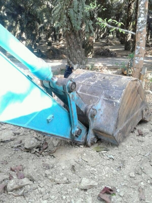 รถบคโฮ KOBELCO  YN - 12   ( รถทำงาน 7,xxx ซม. )  สนใจติดต่อ 081 - 6079515