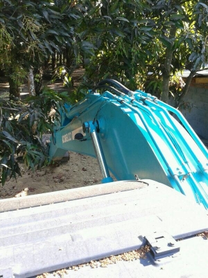 รถบคโฮ KOBELCO  YN - 12   ( รถทำงาน 7,xxx ซม. )  สนใจติดต่อ 081 - 6079515