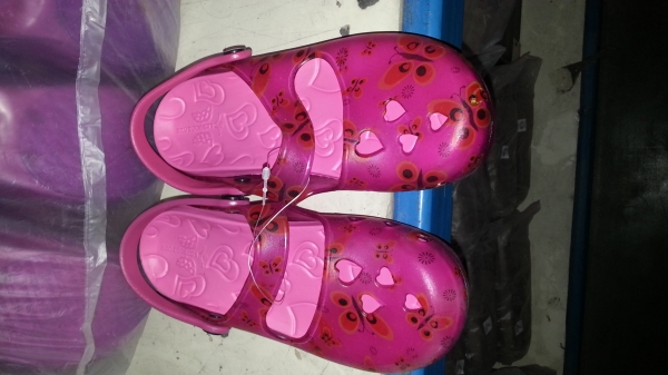 เครื่องฉีดรองเท้าขนาด10ห้วของอิตาลีราคา 900,000บาทของใหม่14ล้าน