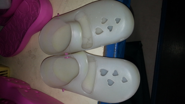 เครื่องฉีดรองเท้าขนาด10ห้วของอิตาลีราคา 900,000บาทของใหม่14ล้าน