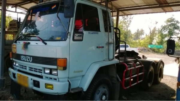 ขาย หัวลาก isuzu rocky 210 + หาง พิ้นเรียบ สภาพพร้อมใช้งาน