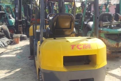 ขาย TCM รุ่นล่าสุด T3  ขายด่วน 2.5 ตัน เสา 3 เมตร เครื่อง K21สภาพดีมาก 285,000 ติดต่อ 086-8510722,094-4267888 จะเด็ด