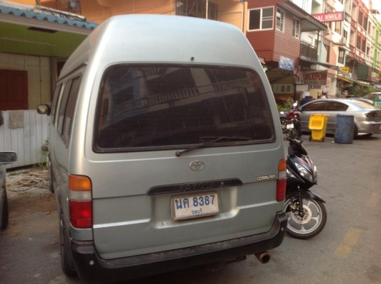 ขายรถตู้ เครื่อง 3000 เดิมๆ  สวยมากๆ. 300000 บาท ปี 03