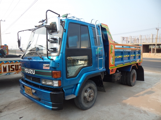 ขายรถดั้ม975000บาทรถอีซูซุ6ล้อดั้มร็อกเครื่อง195แรงสวยพร้อมใช้งาน(จัดไฟแนนท์ได้)